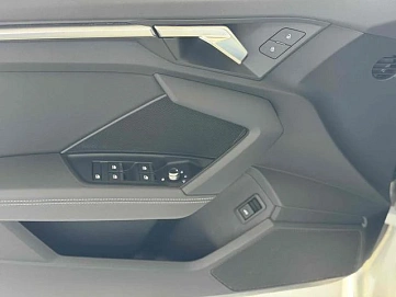 Audi A3, 2023г, передний привод, робот