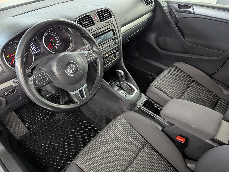 Volkswagen Golf, 2011г., передний привод, робот