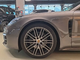 Porsche Panamera, 2017г, полный привод, робот