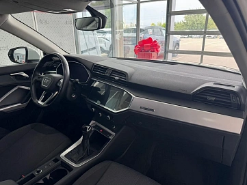 Audi Q3, 2020г, передний привод, робот