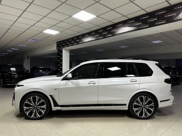 BMW X7, 2023г, полный привод, автомат