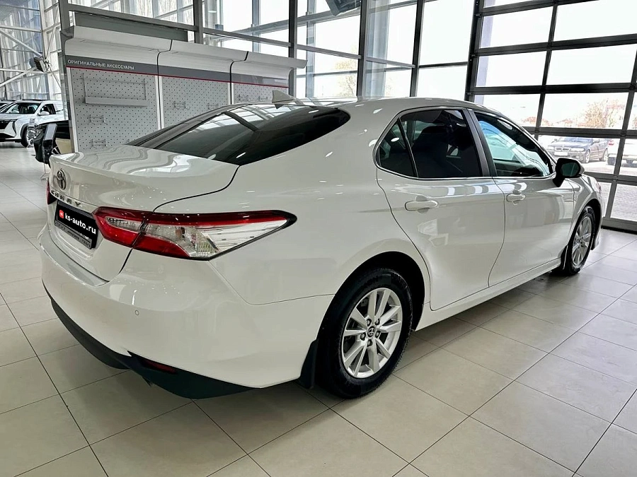 Toyota Camry, 2018г., передний привод, автомат