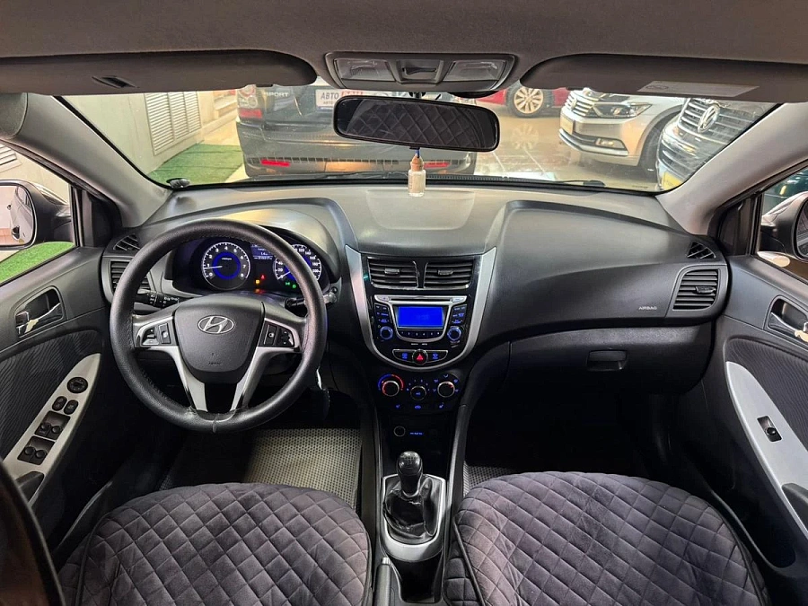 Hyundai Solaris, 2012г., передний привод, механика