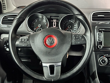 Volkswagen Golf, 2010г, передний привод, робот