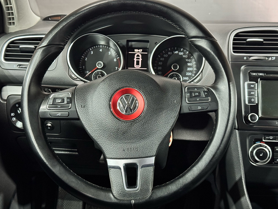 Volkswagen Golf, 2010г., передний привод, робот