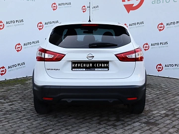 Nissan Qashqai, 2015г, передний привод, вариатор