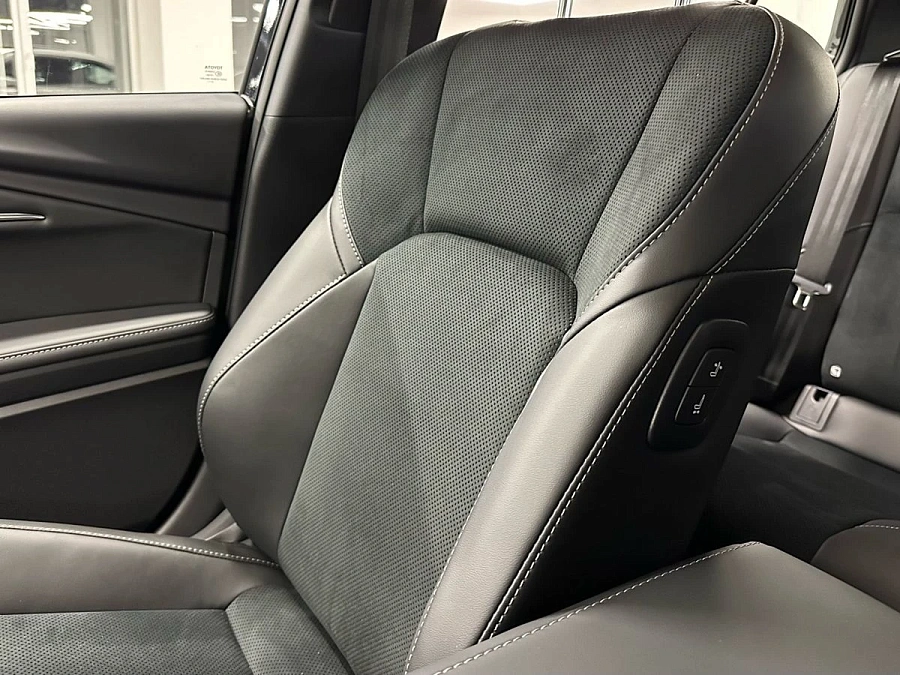 Toyota Camry, 2025г., передний привод, вариатор