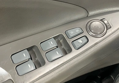 Hyundai Sonata, 2011г, передний привод, автомат
