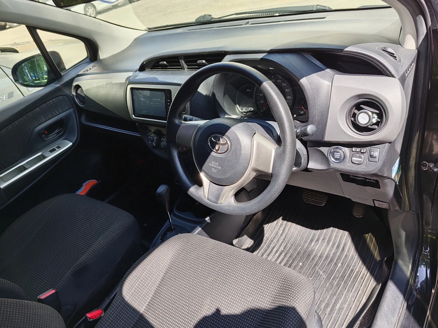 Toyota Vitz, 2015г., передний привод, вариатор
