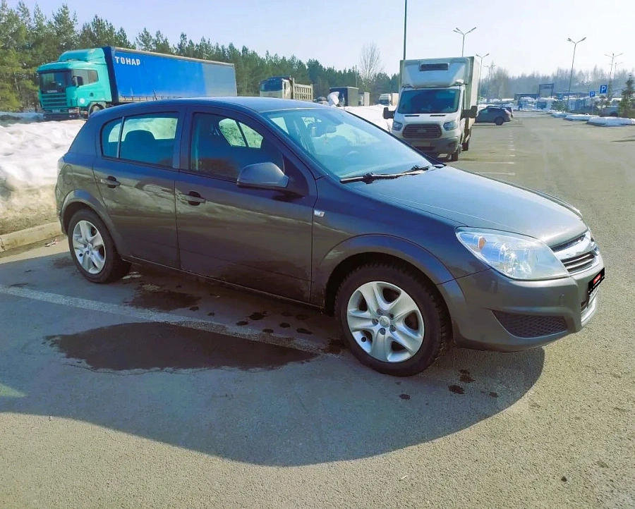 Opel Astra, 2012г., передний привод, механика