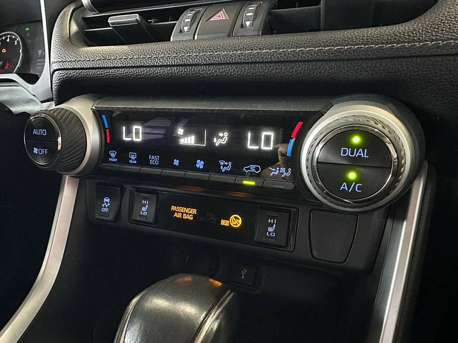 Toyota RAV4, 2020г., полный привод, вариатор