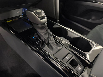 Toyota Camry, 2024г, передний привод, вариатор