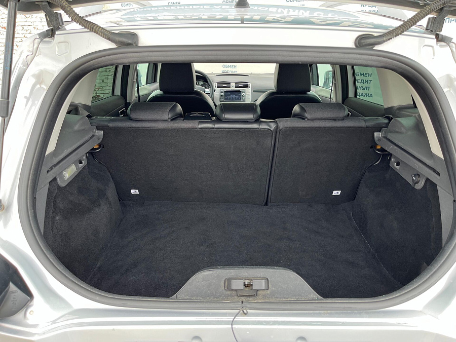 Ford Kuga, 2011г., передний привод, автомат