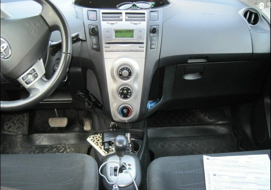 Toyota Yaris, 2008г., передний привод, робот