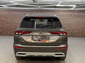 Mitsubishi Outlander, 2023г, передний привод, вариатор