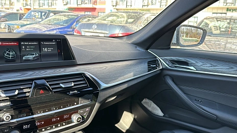 BMW 5 серии, 2018г, задний привод, автомат