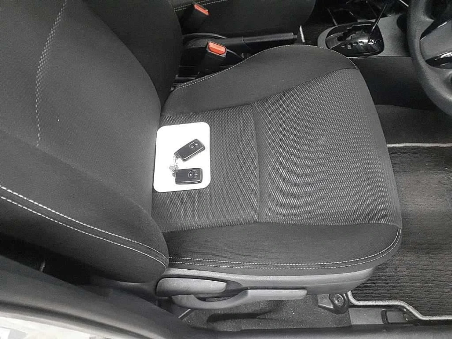 Toyota Vitz, 2019г., полный привод, вариатор