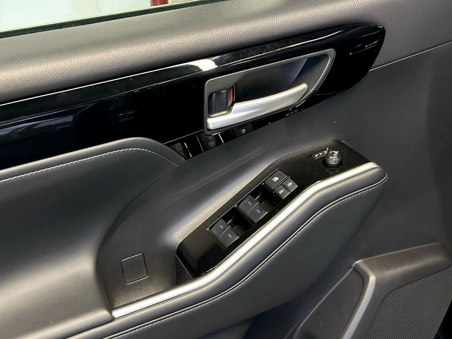 Toyota Highlander, 2022г., полный привод, автомат