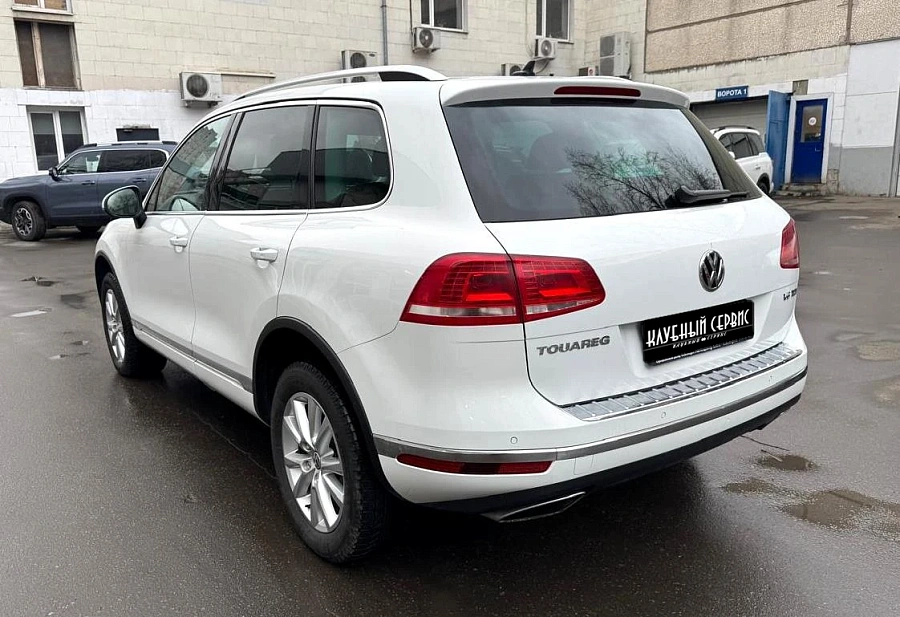 Volkswagen Touareg, 2017г., полный привод, автомат