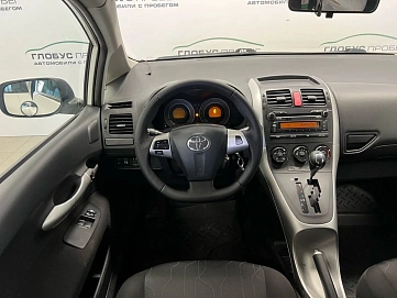 Toyota Auris, 2011г, передний привод, автомат