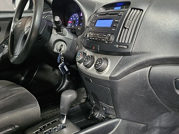 Hyundai Elantra, 2010г, передний привод, автомат