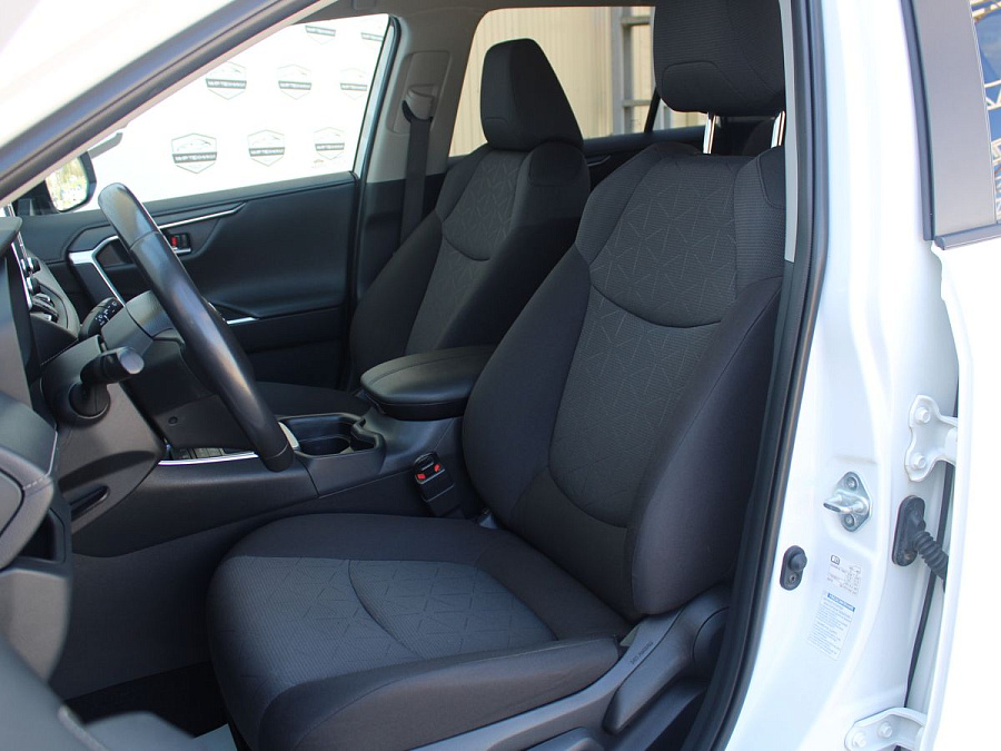 Toyota RAV4, 2019г., полный привод, вариатор