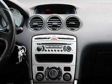 Peugeot 308, 2011г, передний привод, механика