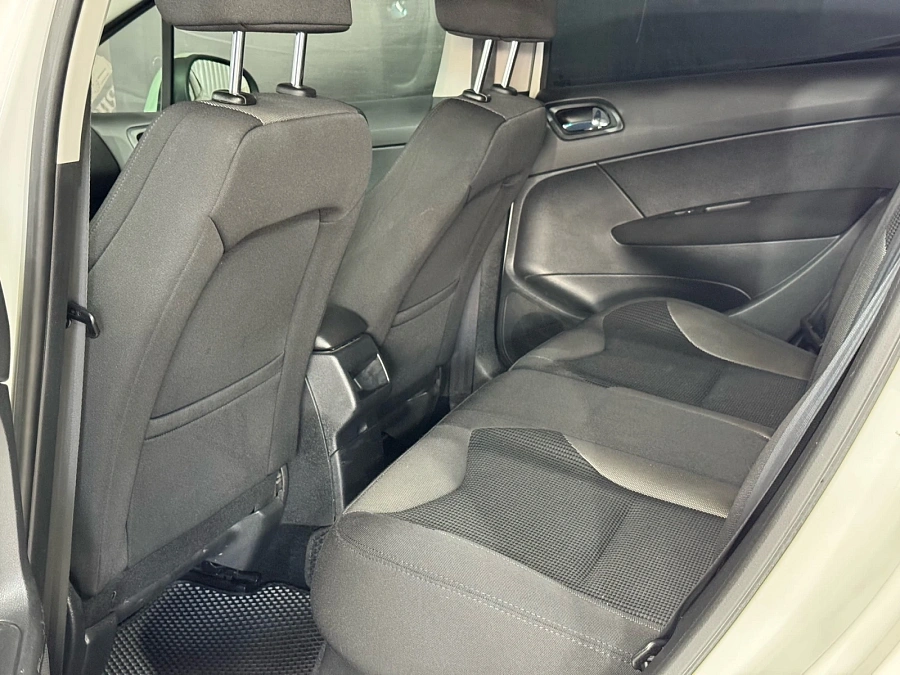 Peugeot 308, 2010г., передний привод, автомат