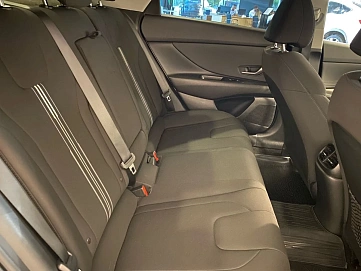 Hyundai Elantra, 2021г, передний привод, автомат
