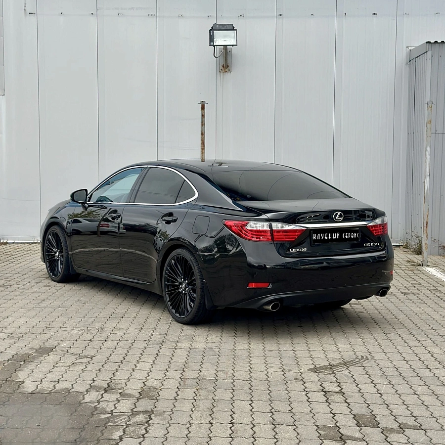 Lexus ES, 2015г., передний привод, автомат