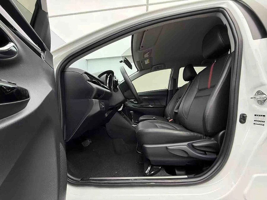 Toyota Yaris, 2023г., передний привод, вариатор