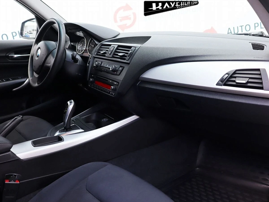 BMW 1 серии, 2012г., задний привод, автомат