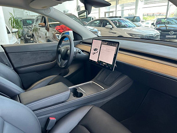 Tesla Model Y, 2021г, полный привод, автомат