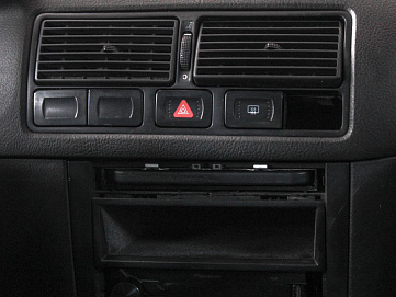 Volkswagen Golf, 1998г, передний привод, механика