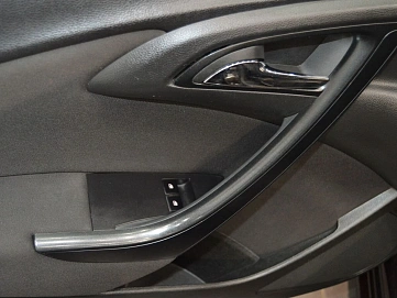 Opel Astra, 2013г, передний привод, механика