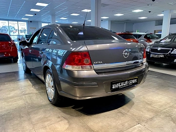 Opel Astra, 2010г, передний привод, автомат