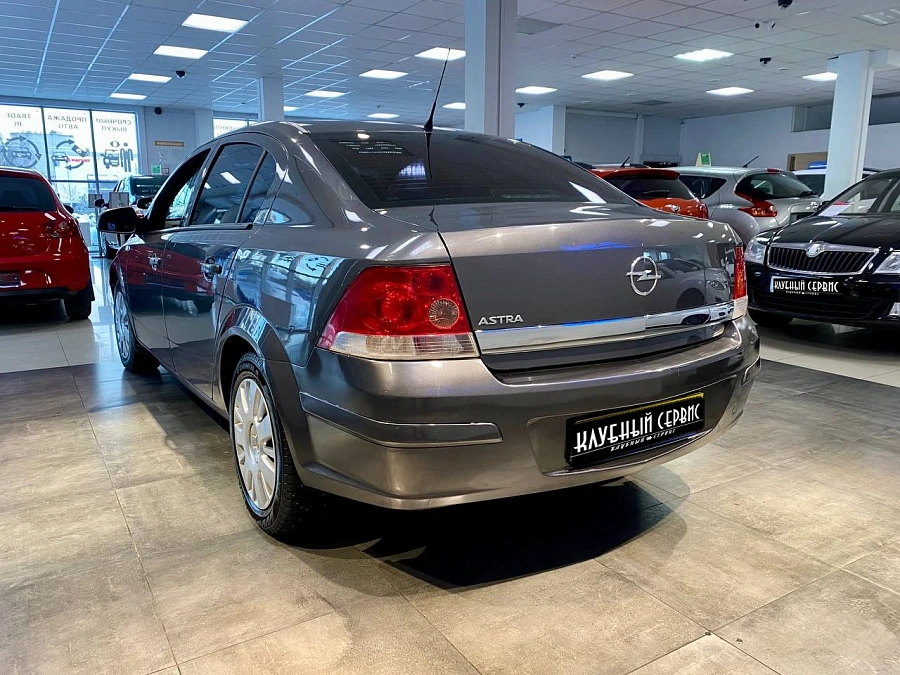 Opel Astra, 2010г., передний привод, автомат