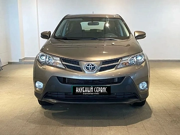 Toyota RAV4, 2015г, передний привод, автомат