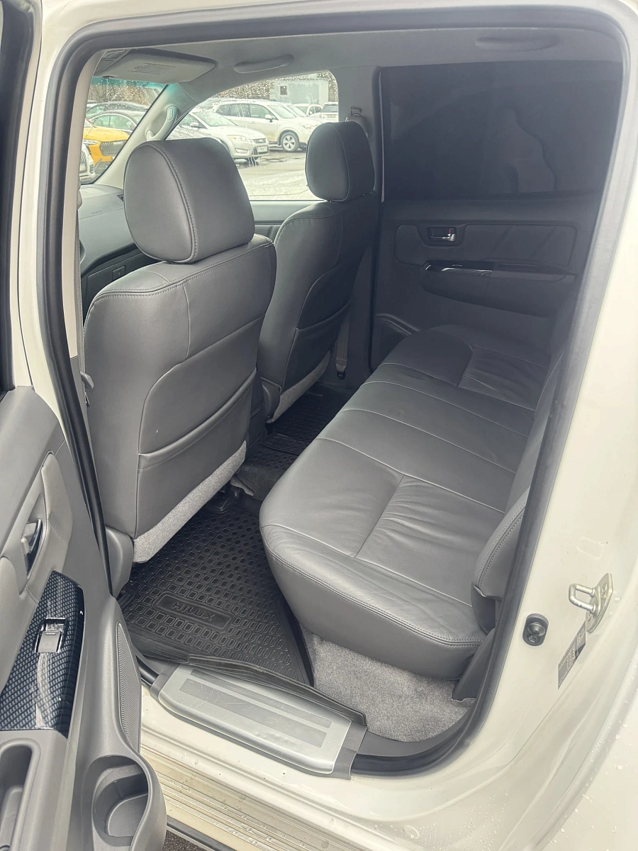 Toyota Hilux, 2012г., полный привод, автомат