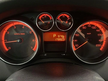 Peugeot 308, 2011г, передний привод, автомат