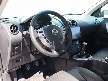 Nissan Qashqai, 2008г, передний привод, механика