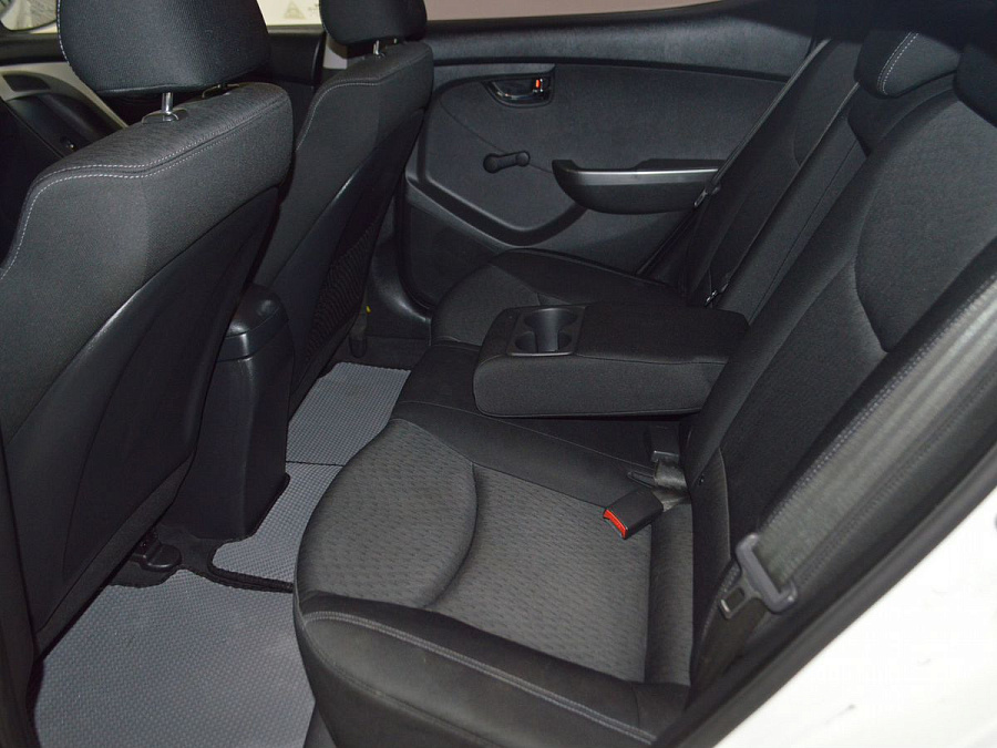 Hyundai Elantra, 2013г., передний привод, автомат