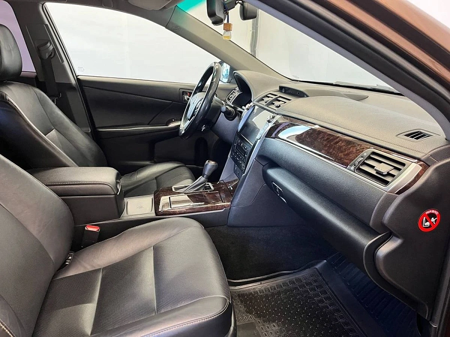 Toyota Camry, 2017г., передний привод, автомат