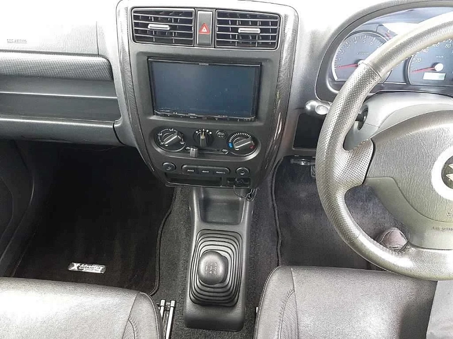 Suzuki Jimny, 2011г., полный привод, механика