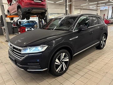 Volkswagen Touareg, 2021г, полный привод, автомат