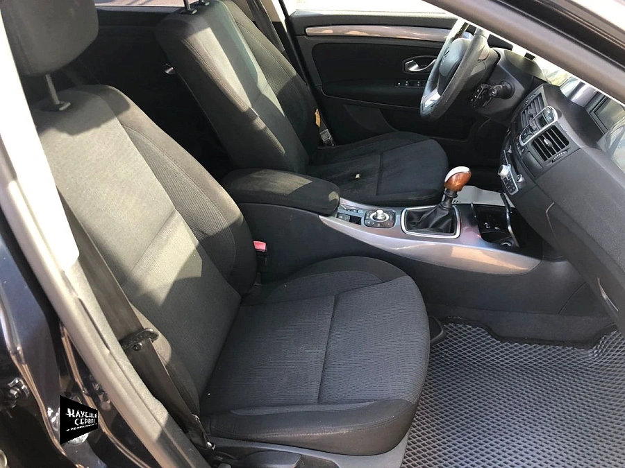 Renault Laguna, 2010г., передний привод, механика