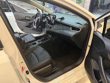 Toyota Corolla, 2022г, передний привод, вариатор