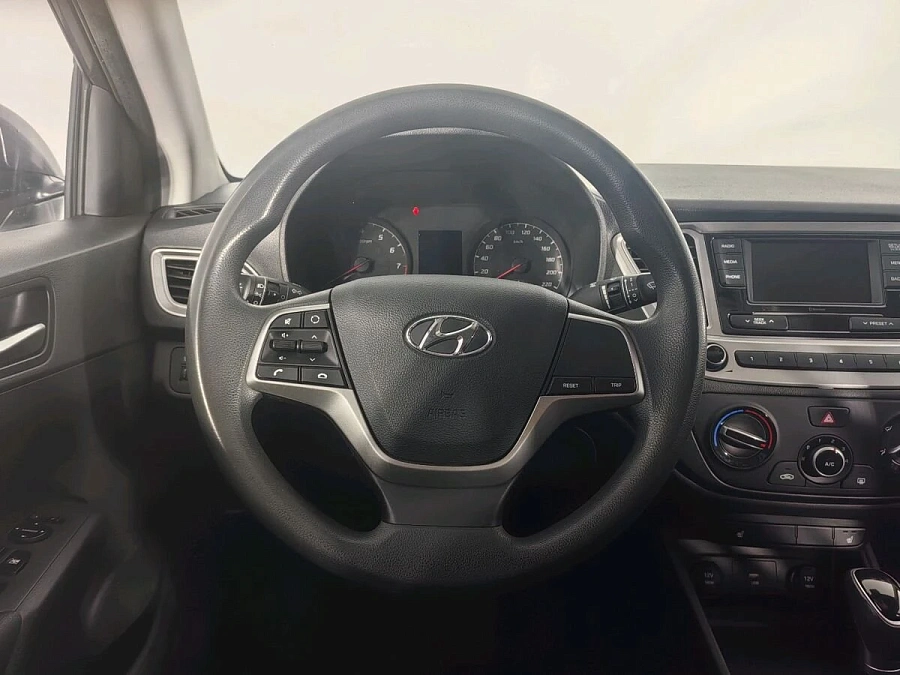 Hyundai Solaris, 2021г., передний привод, автомат