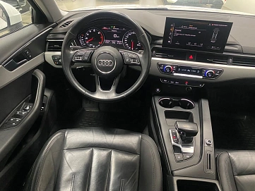 Audi A4, 2020г, передний привод, робот