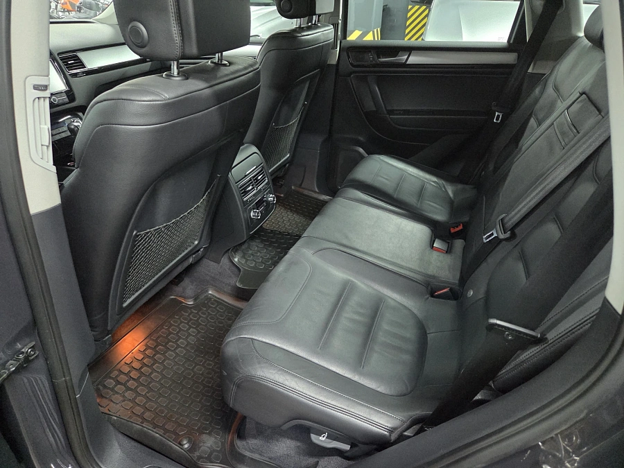 Volkswagen Touareg, 2010г., полный привод, автомат